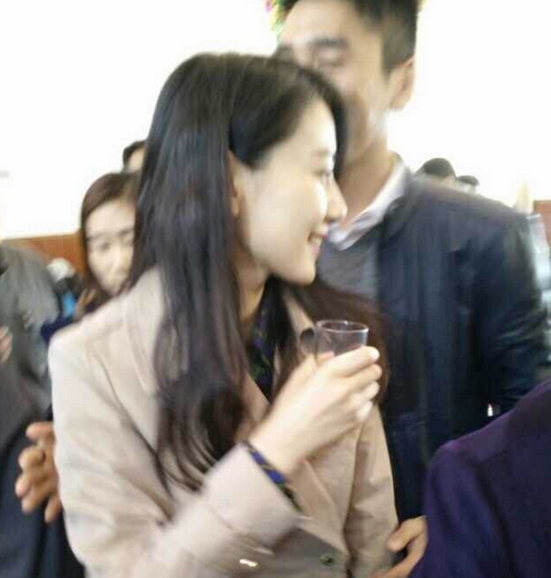 高圆圆清明回乡祭祖 网友赞赵又廷像村干部(图)
