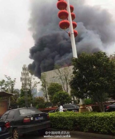 江西抚州汤显祖大剧院着火 现场浓烟滚滚(图)