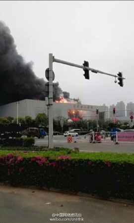 江西抚州汤显祖大剧院着火 现场浓烟滚滚(图)