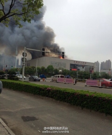 江西抚州汤显祖大剧院着火 现场浓烟滚滚(图)