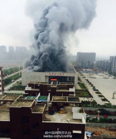 江西抚州汤显祖大剧院着火 现场浓烟滚滚(图)