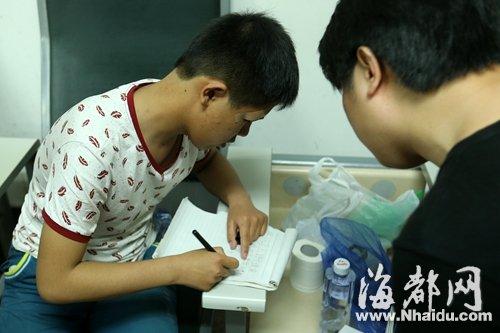 初二男生喝同班女生递来矿泉水 变哑巴3天说不出话