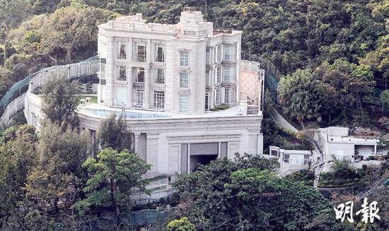 男子爬入李嘉诚住宅 后及时发现被警方拘捕
