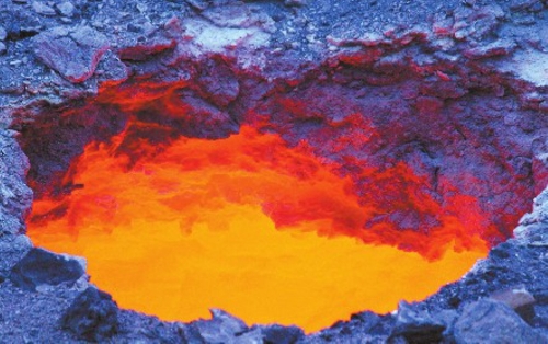 乌鲁木齐一工地现“火山口”洞口温度近800度