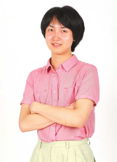 【道德模范刘霆变性辛酸史】整容后神似国际影星泰勒 开8项证明改性别