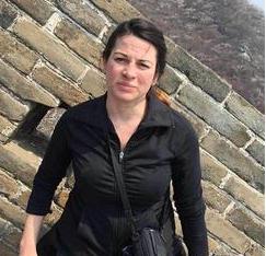 外籍女撞死中国老人 因爬长城兴奋过急速下楼梯撞死中国老人