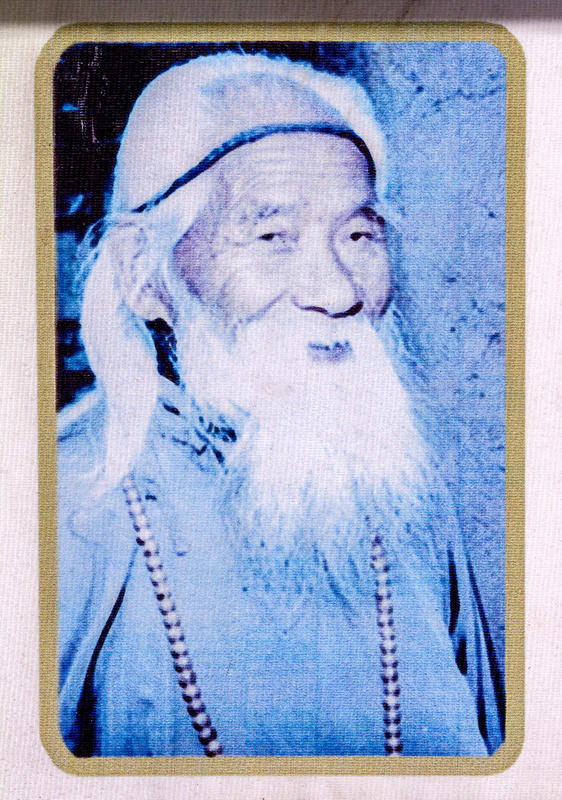 河南102岁高僧圆寂17年肉身不腐 身上汗毛孔清晰可辨