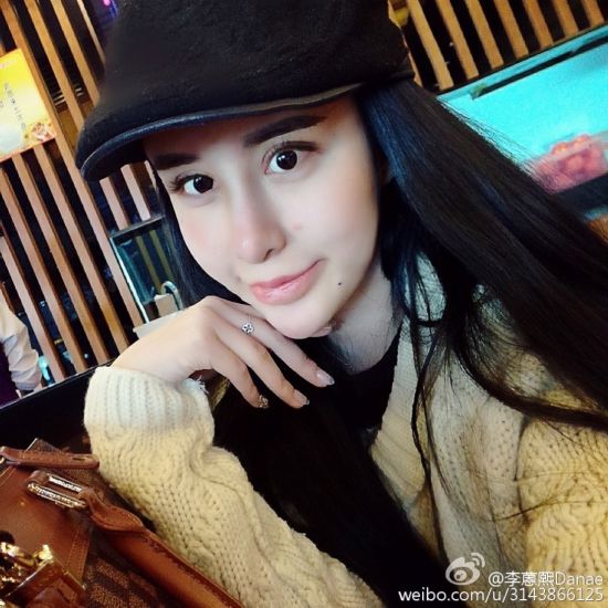 15岁少女疑为情整容，网友惊叹画面实在太美，不敢看。