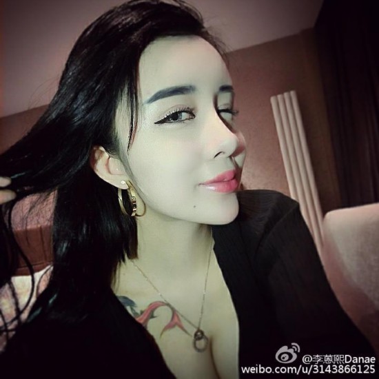 15岁少女疑为情整容，网友惊叹画面实在太美，不敢看。