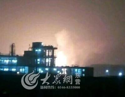 河口金泰加气站发生爆炸 目击者称听到至少四声巨响并看到罐车被炸出很远