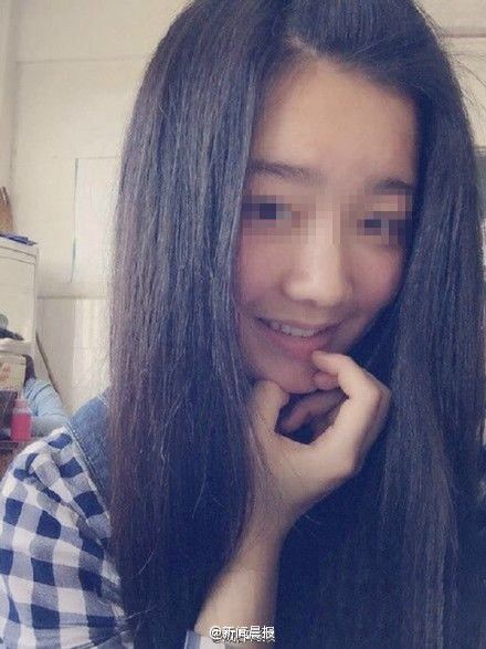 湖北高中女教师与女生互殴 互相拿书砸脑袋揪头发