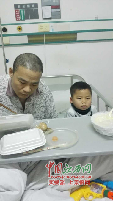 江西一创客患白血病不丢诚信 病房里将救命钱发给工人（图）