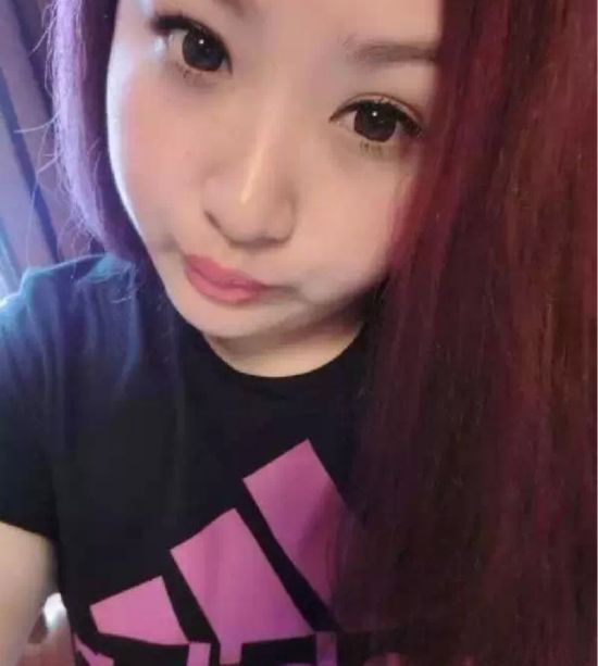 广东一名男子怕女友被抢 从100斤养到180斤 美食街向女神求婚成功