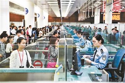 深圳一周一行政策抵制职业“水客”频繁往返香港“带货”