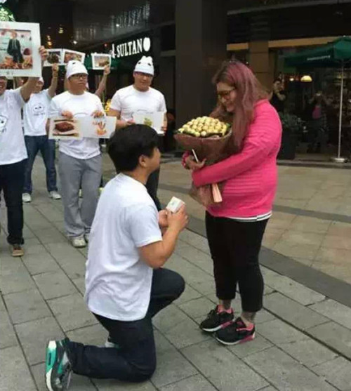 男子把女友养肥？实为商业广告别再被骗了！
