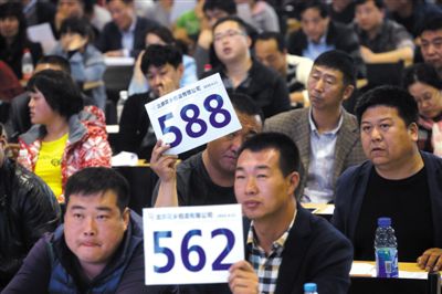 4.8万元拍得奔驰车