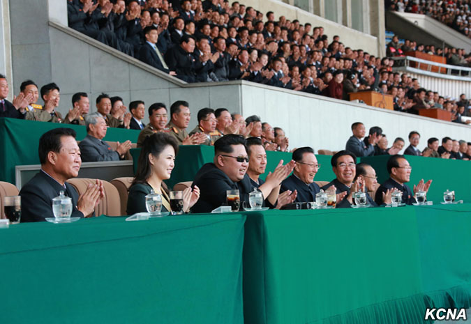 金正恩观看朝鲜男子<a href='http://www.bjxxg.cn/sports/zuqiu/' target='_blank'><u>足球</u></a>赛 李雪主今年首现身