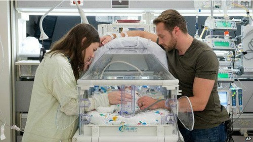 美国女子产五胞胎女婴 医院出动阵容强大助产队