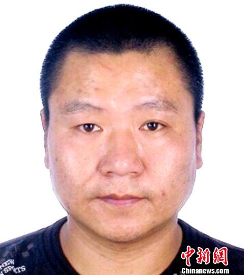 四川乐山市因家庭矛盾3人被杀 疑犯骑摩托车逃离