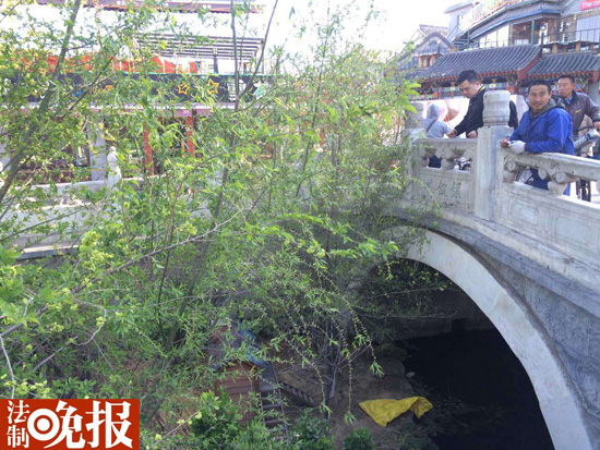 <a href='http://www.bjxxg.cn/news/beijing/' target='_blank'><u>北京</u></a>大风什刹海
