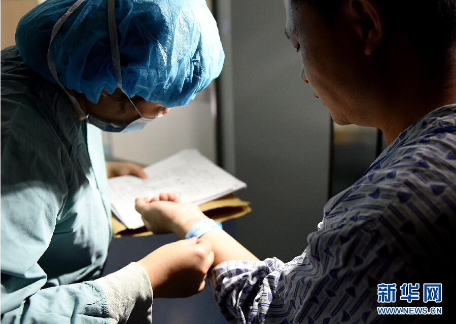 天津全国首例儿童二次亲体肝移植 父母接力献肝救子