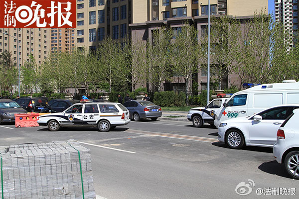 北京一女子当街被割喉凶手似职业杀手 保安目睹割喉案血腥场面