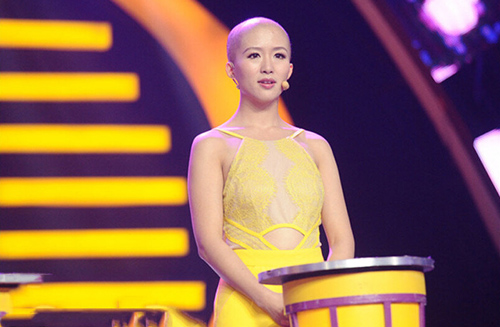 超级演说家安然走红网络 被赞最美光头美女