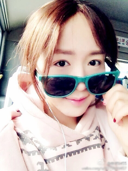超级演说家安然走红网络 被赞最美光头美女