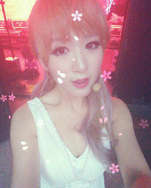 超级演说家安然走红网络 被赞最美光头美女