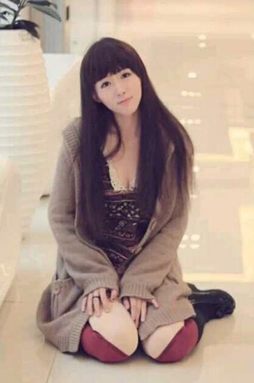 超级演说家安然走红网络 被赞最美光头美女