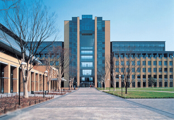 日本大学校花大赛 21岁安倍萌生夺冠私照甜美