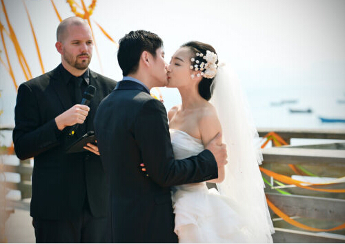 演员常铖个人资料微博 19日与妻子曲双双完婚