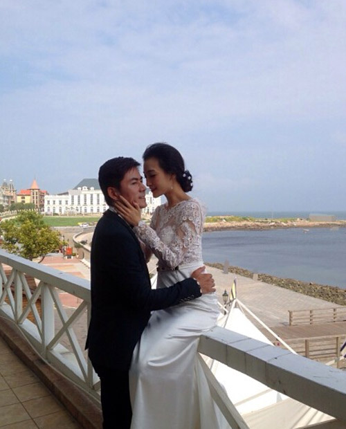 演员常铖个人资料微博 19日与妻子曲双双完婚