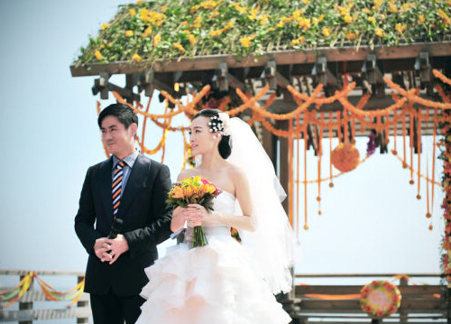 演员常铖个人资料微博 19日与妻子曲双双完婚