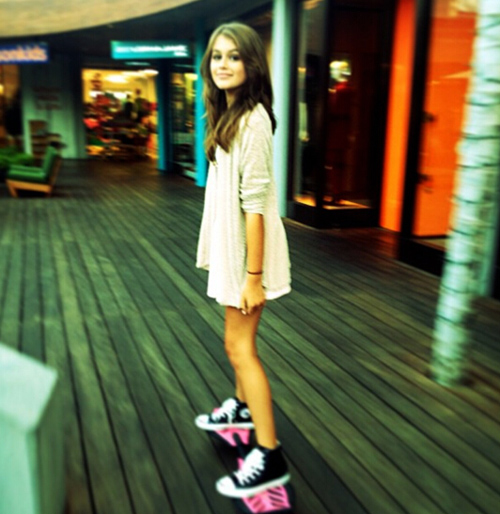 辛迪克劳馥儿子女儿新照曝光 网友感叹基因强大