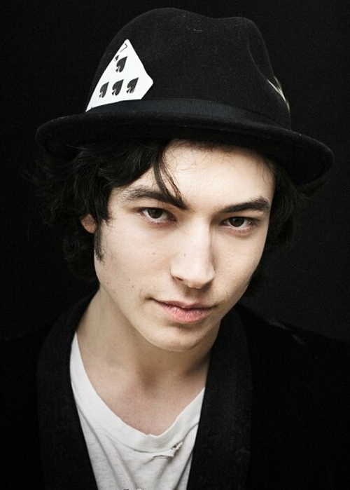 壁花少年埃兹拉·米勒个人资料 出演电影版闪电侠