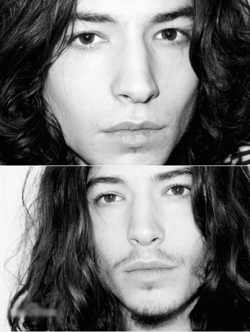 壁花少年埃兹拉·米勒个人资料 出演电影版闪电侠