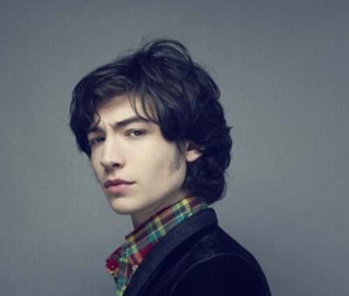 壁花少年埃兹拉·米勒个人资料 出演电影版闪电侠