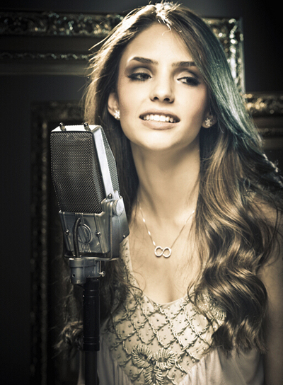 卡卡老婆卡洛琳个人资料照片 两人离婚原因引关注