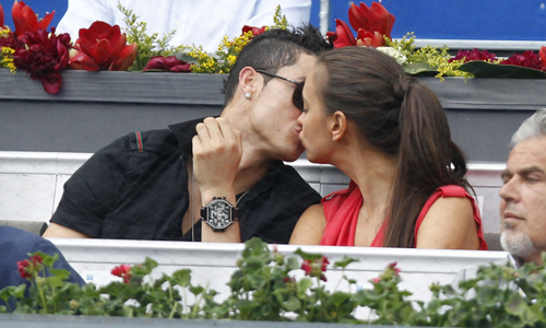 C罗与女友伊莲娜5年情断 疑婆媳关系成导火索