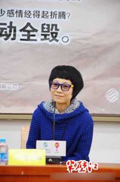 张巍《暧昧不起》河工大廊坊分校办见面会 雪小禅捧场