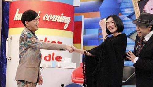 小S向旧爱黄子佼道歉 两人同台相拥痛哭