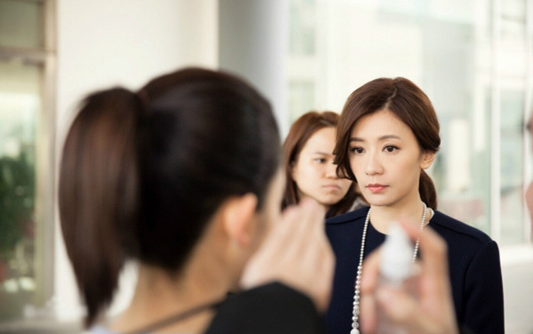 贾静雯避谈与男友修杰楷婚期 娇称生活美好