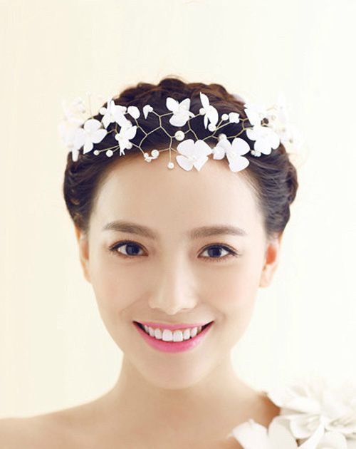 新娘花环发型步骤图解 浪漫发型你也能有