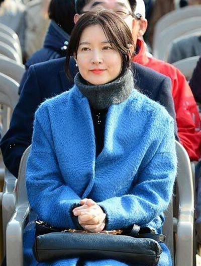 43岁大长今李英爱亮相 网友调侃女神变大妈