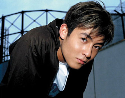 陈冠希否认分手因第三者 称未来有望与女友复合