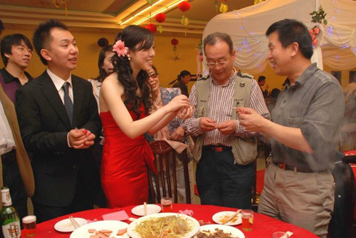 婚礼敬酒顺序攻略 婚礼敬酒有妙招
