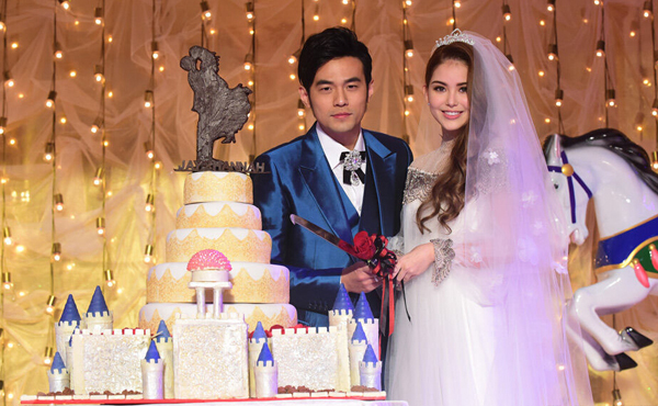 周杰伦台北婚礼现场照 昆凌再披婚纱