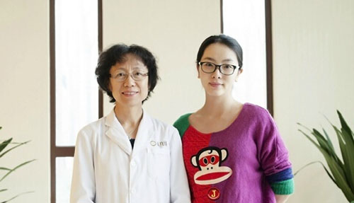 李思思产后42天神速瘦身 曝儿子叫“元宝儿”