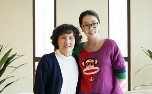 李思思产后42天神速瘦身 曝儿子叫“元宝儿”